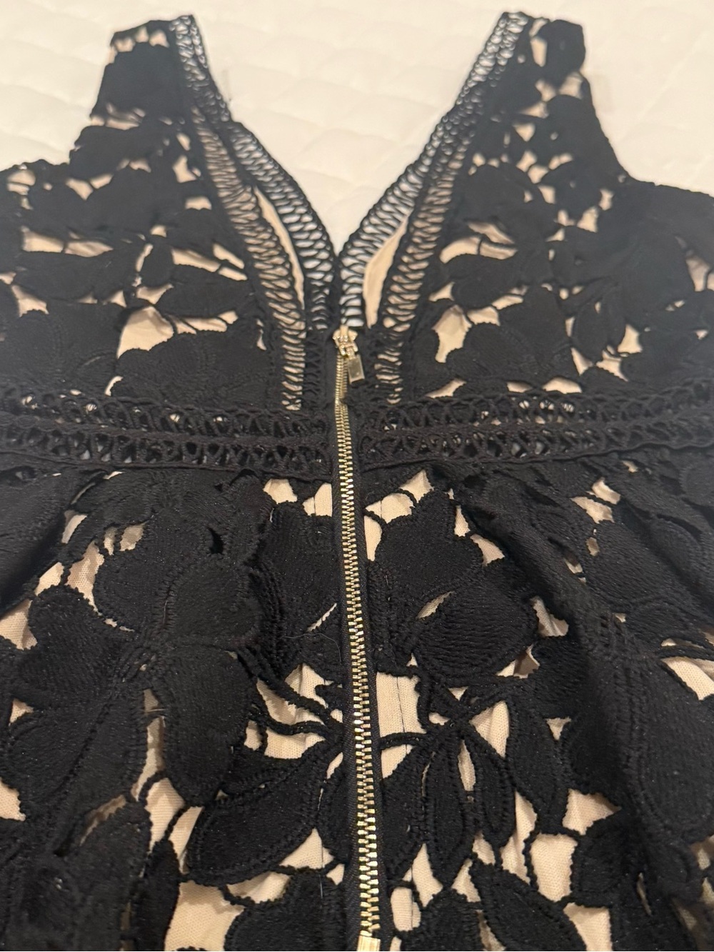 Romeo & Juliet Couture Black & Nude Crochet Floral Lace Dress Size - Size Small - Picture 9 of 11
